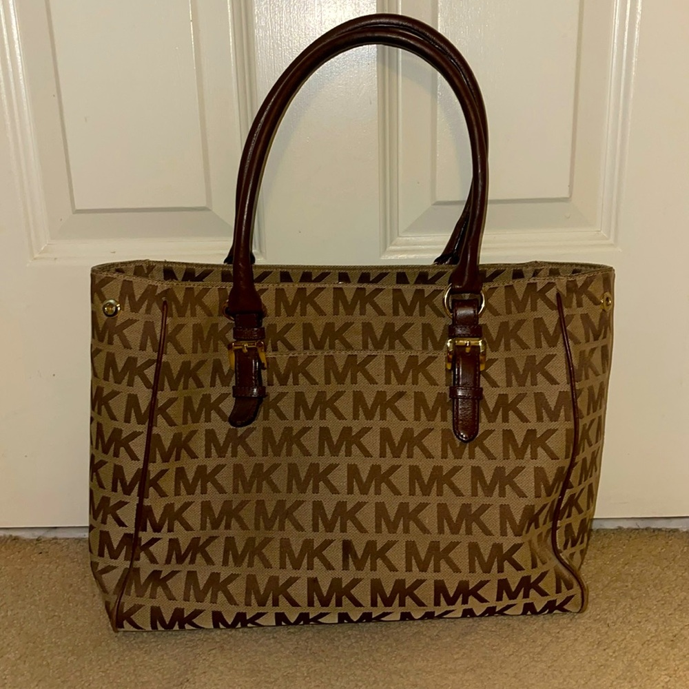 Michael Kors Signature logo tote bag